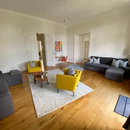 Traumhafte Jugendstil-wohnung Apartmán *